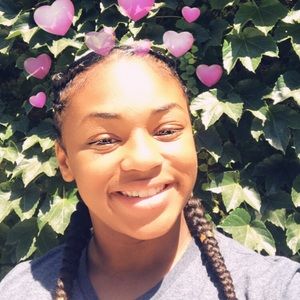 Meet your Posher, Layla